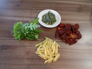 Nudelsalat mit Pesto (2)