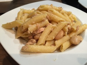 Pasta mit weißen Bohnen und Thunfisch